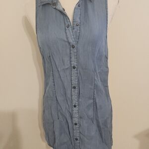 Maurices Light Blue Denim Sleeveless Button-Down Shirt